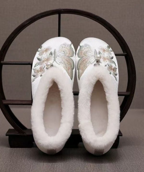 Chinese Style Red Fuzzy Wool Lined Embroidery Flats Shoes Supply - Image 2